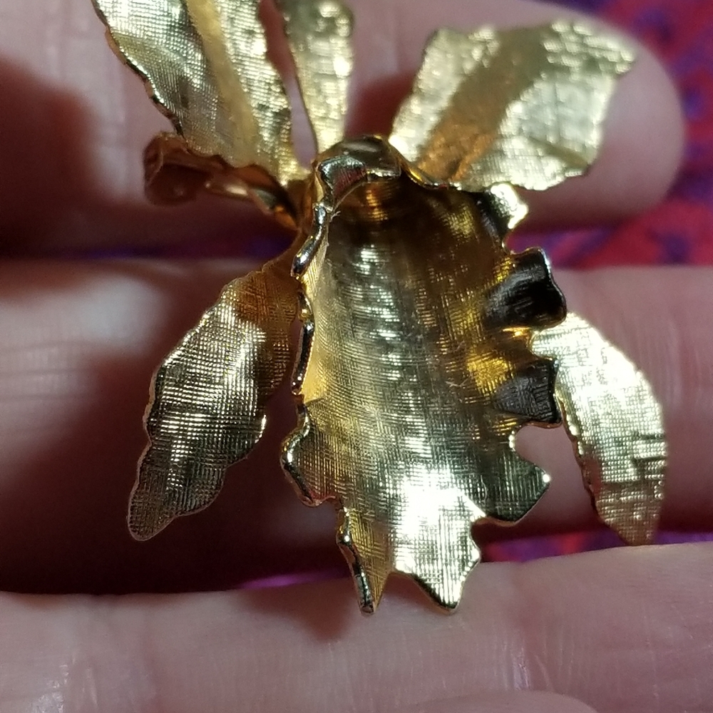 Vintage orchid brooch gold tone flower pin - Picture 4 of 8